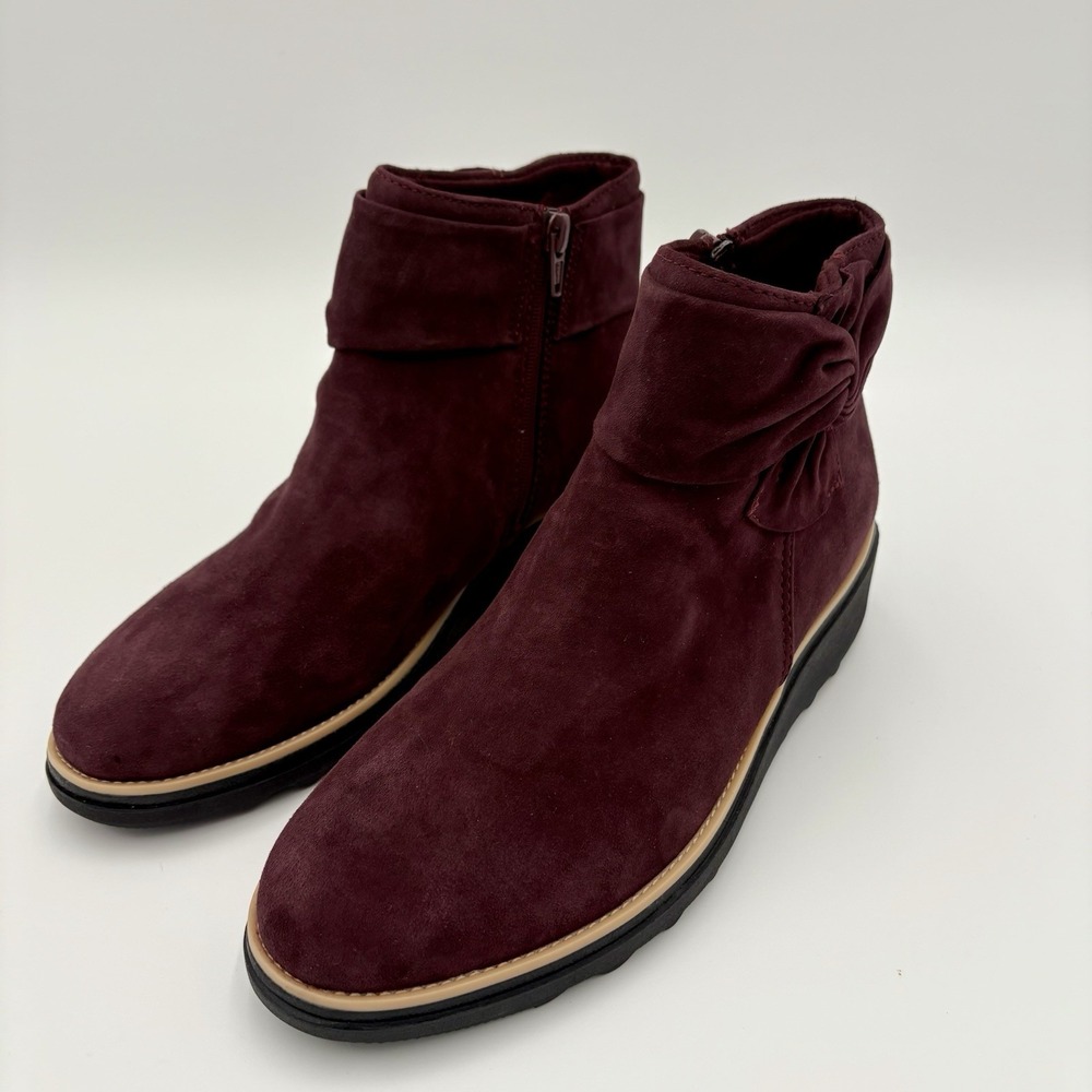 Clarks Collection Deep‎ Purple Suede Sharon Salon Zip Up Ankle Booties Size 9M
